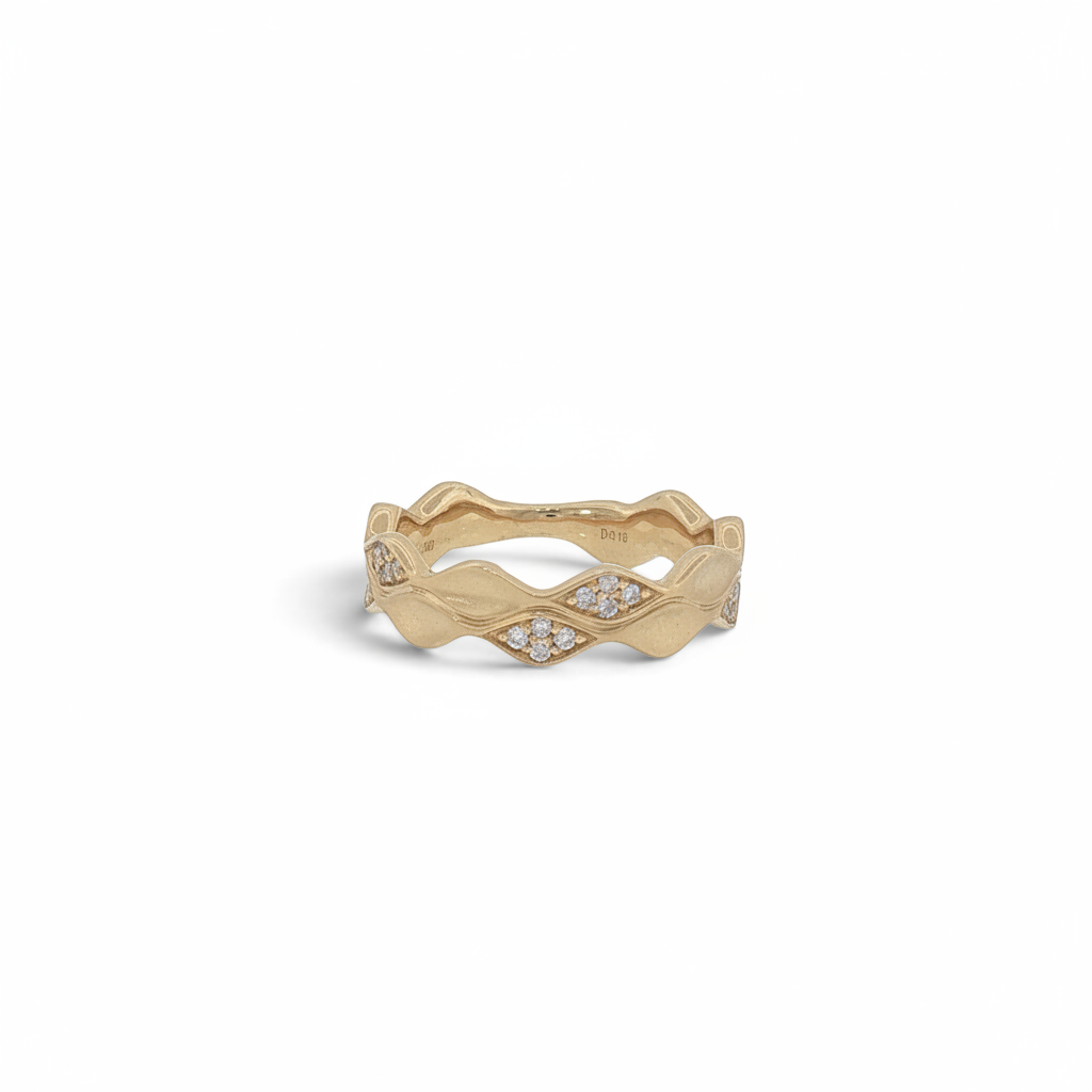 Bijoux Village Fine Jewellers 18K yellow gold wave band with pavé-set round brilliant natural diamonds.